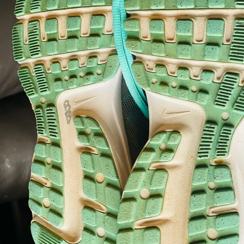 Womens nike athletic relentless sneakers